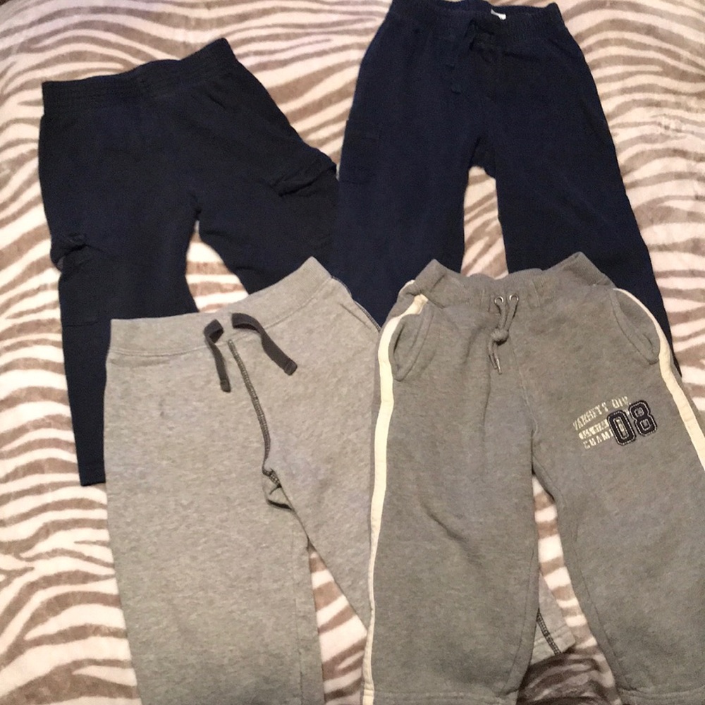 Boy’s 24 months sweat pants set of 4